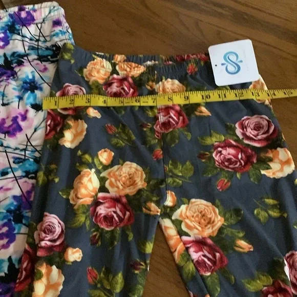 BUNDLE OF 4 Pairs of Floral and Paisley Leggings Size M NWT gifted - Picture 4 of 14